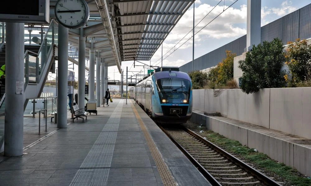 Φωτιά ανάμεσα σε Λάρισα και Λιτόχωρο: Διακόπηκαν τα δρομολόγια των τρένων